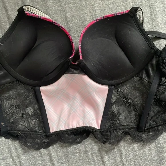 Pinky red & black lace Victoria Secret bra - Picture 2 of 5